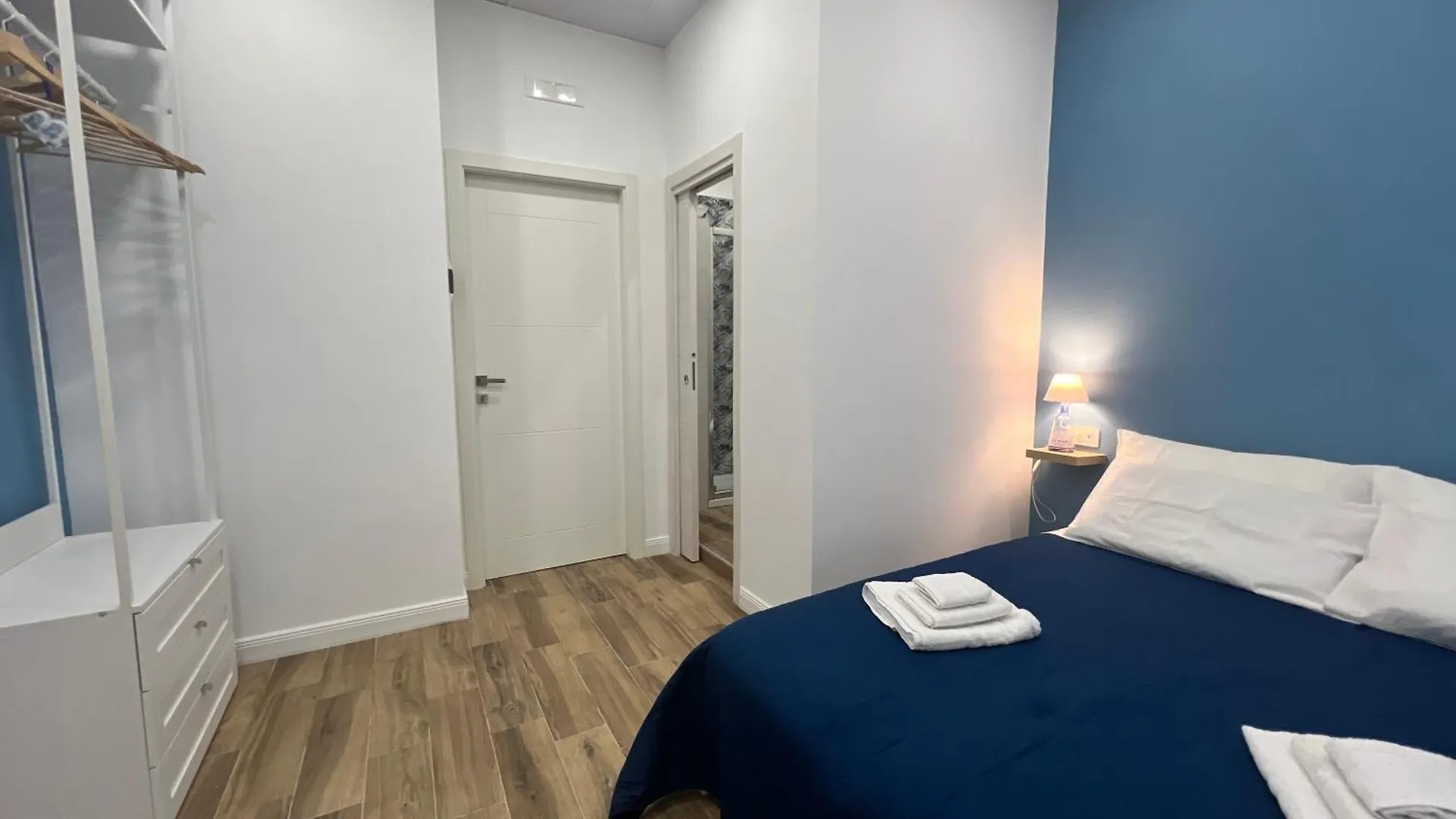 Guest house Aura Apartments Napoli Italy
